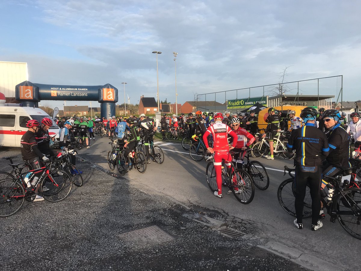 BVS_Zulte's tweet photo. Kippenvel: al heel veel volk aan de start van onze @klassgoededoel #KGD2018 👍☀️ https://t.co/M3kCpZARXw