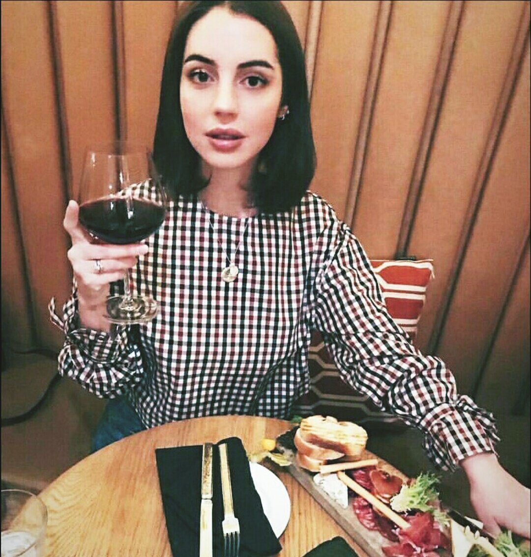 colorsofhealy's tweet image. if you wanna be my lover, you gotta get with my wine