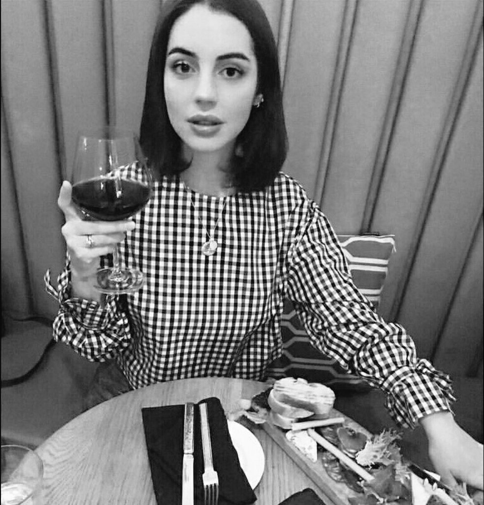 colorsofhealy's tweet image. if you wanna be my lover, you gotta get with my wine