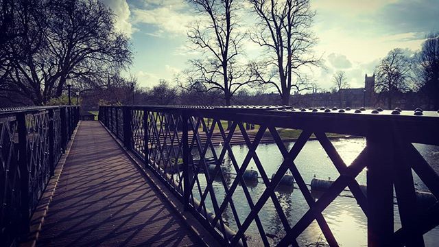 CambPuntCo's tweet photo. For all those Cambridge folk lucky enough to call this there walk to work.
#bridgeoverwater
#cambridgetown
#jesusgreen
#cambridgepuntcompany
#universityofcambridge
#cambridgecolleges
#visitcambridge
#visitbritain
#cambridgerivertour
#photosofenglโฆ https://t.co/rH6dyQJTGg https://t.co/uNaMphKp4y