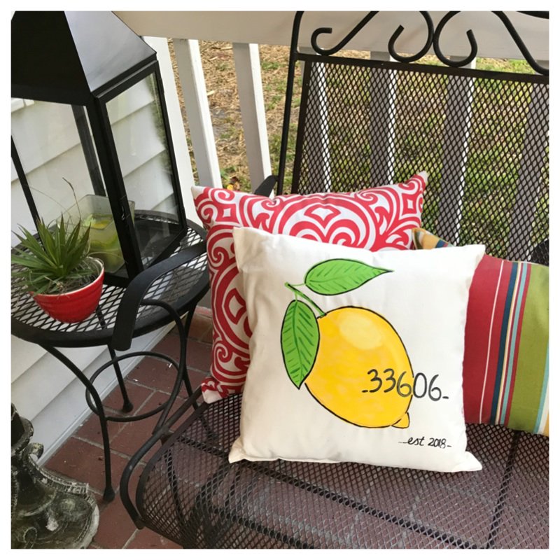valorieoart's tweet photo. #patio & #porch pillows with pizzazz! let's design one for you.
#valorieoart #homedecor #interiordesign #outdoordecor #outdoor #zipcodepillows #lemontheme #lemon #plaidpaints @plaidcrafts @angelusshoepolish #angelusdirect @angelusdirect
ordering info email valorie@bauercorp.com https://t.co/mYp2TxyTkV