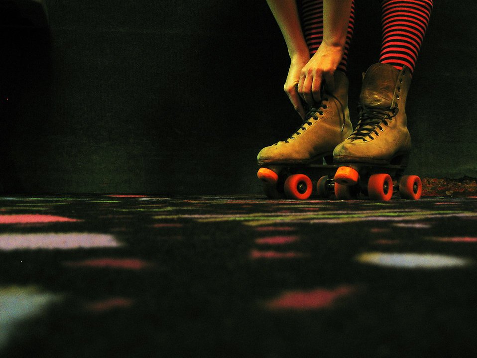 VisitFremantle's tweet photo. Chuck on your neon tshirt, acid-wash jeans, favourite pair of leg warmers  and head to @Rolloways  80's theme night! https://t.co/SwbjuwuCBo #Fremantlestory #LoveFreo #Lovethe80's #Rollerskating #LegWarmers #80sNight https://t.co/ysQ91dE79y