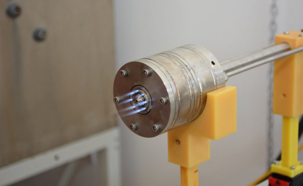 rabia_tas_'s tweet photo. Dr. Ozer & his team working on a TUBITAK Bilateral Project with Slovenia to develop transparent ceramic for armour applications developed flame pyrolysis reactor in the campus with the facilities of University ateliers. Congrats to the team! #materialsscience #transparentceramic https://t.co/0tFvKaummS
