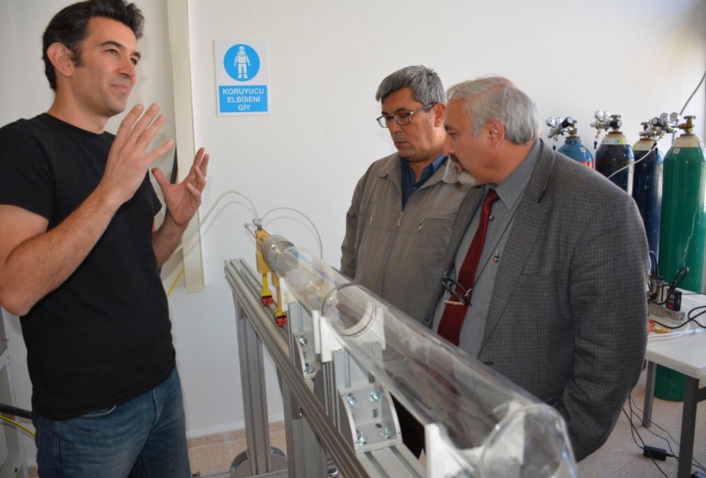 rabia_tas_'s tweet photo. Dr. Ozer & his team working on a TUBITAK Bilateral Project with Slovenia to develop transparent ceramic for armour applications developed flame pyrolysis reactor in the campus with the facilities of University ateliers. Congrats to the team! #materialsscience #transparentceramic https://t.co/0tFvKaummS