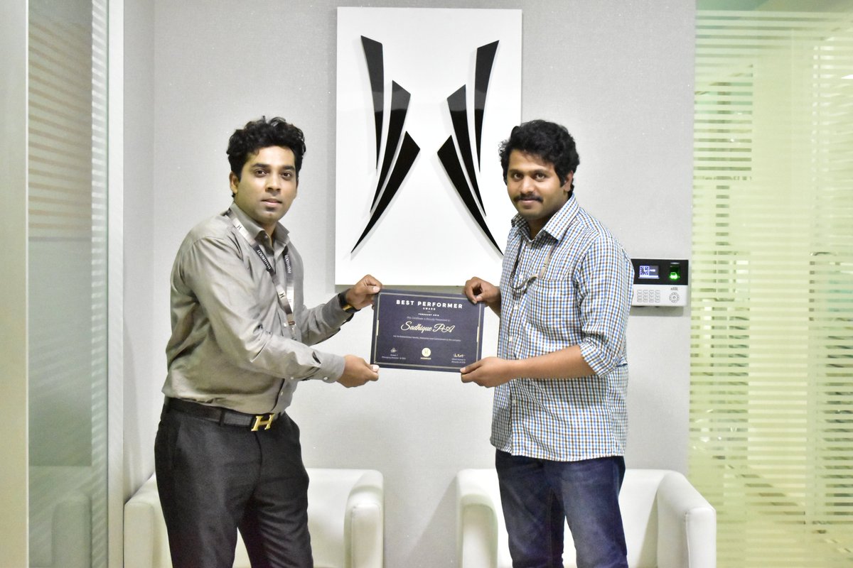 hashroot's tweet image. Perfection is not attainable, but if we chase perfection we can catch excellence. Anees T, CEO of @hashroot distributing the honor for &quot;Best Performer&quot; to Sadique PA. Congrats Sadique for the outstanding performance!
#L3ServerEngineer #BestPerformer #ManagedServiceProvider