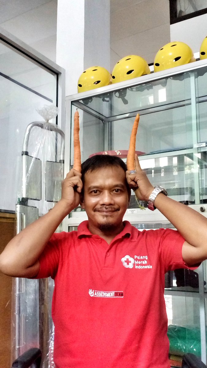 pmi_lampung's tweet photo. Wortel dapat dijadikan sebagai makanan pendukung dalam menurunkan berat badan, kandungan nutrisi dan serat sangat tinggi dapat membantu pembakaran lemak dalam tubuh #HealthForAll #HealthyInsideOutside #PMIsiapbantu @palangmerah @dinkes_lampung https://t.co/C18iEfhUrz