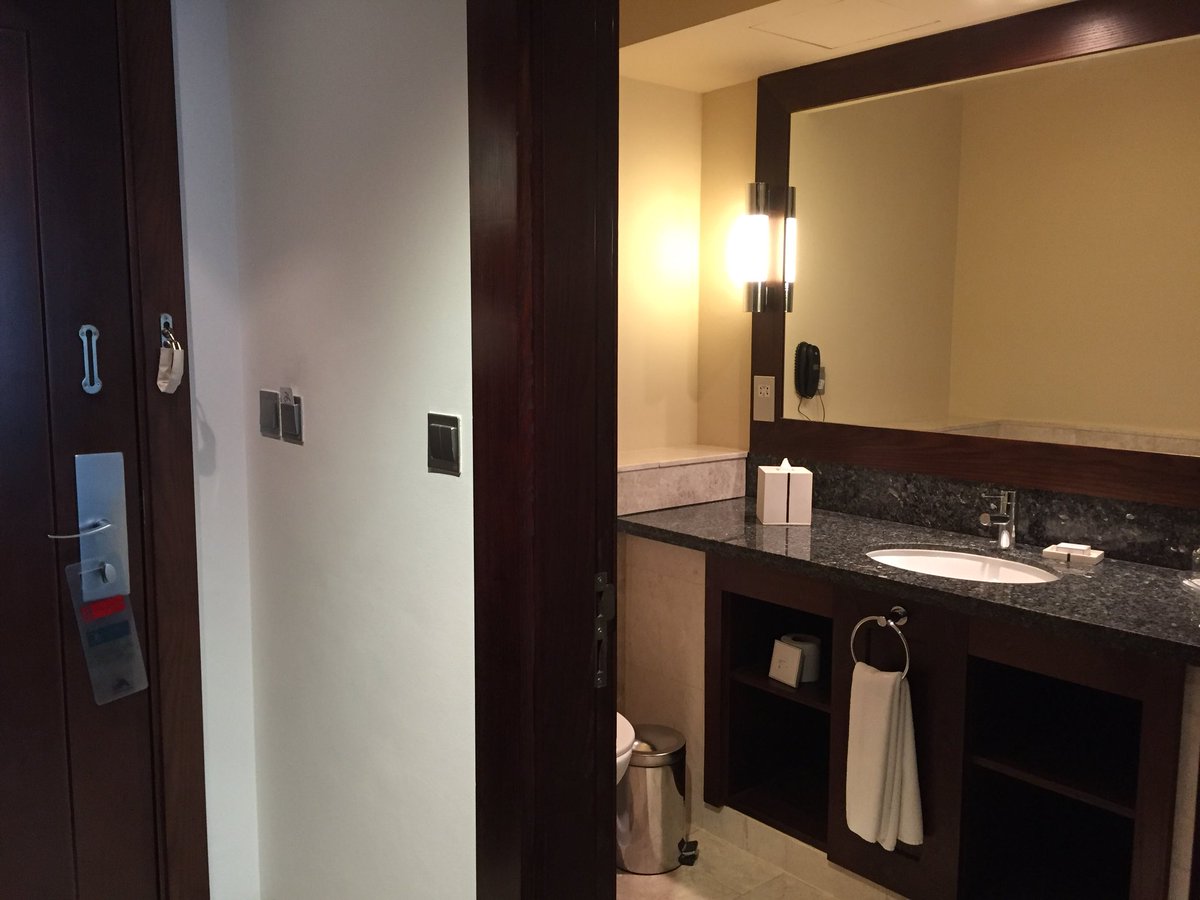 Brackens1's tweet photo. Even the two bathrooms were swamped with Elmis toiletries. #OceanViewHotel #Dubai https://t.co/MLmxPHlkx2