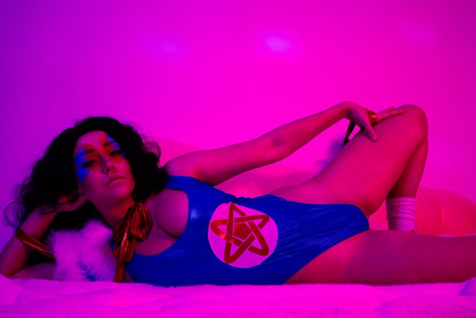 Oh what’s that? This pose is too erotically awesome for you? @ninjasexparty https://t.co/qG5Ru8aFEU