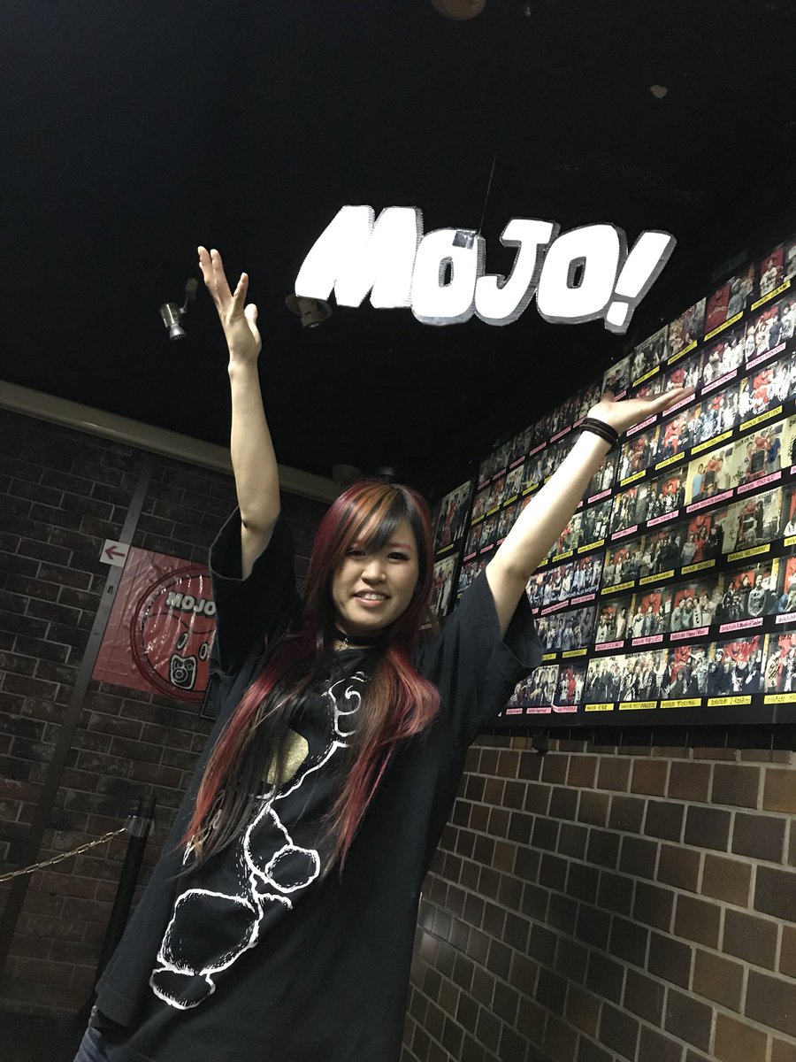 Yumerika_info's tweet photo. MOJOリハ終わり！リハ上手くいってテンションだだ上がりなYULiCCAとともに！

今日そこそこ出番遅めだよ！取り置きもまだお待ちしておりますー！ https://t.co/Tq9ZzRc76A