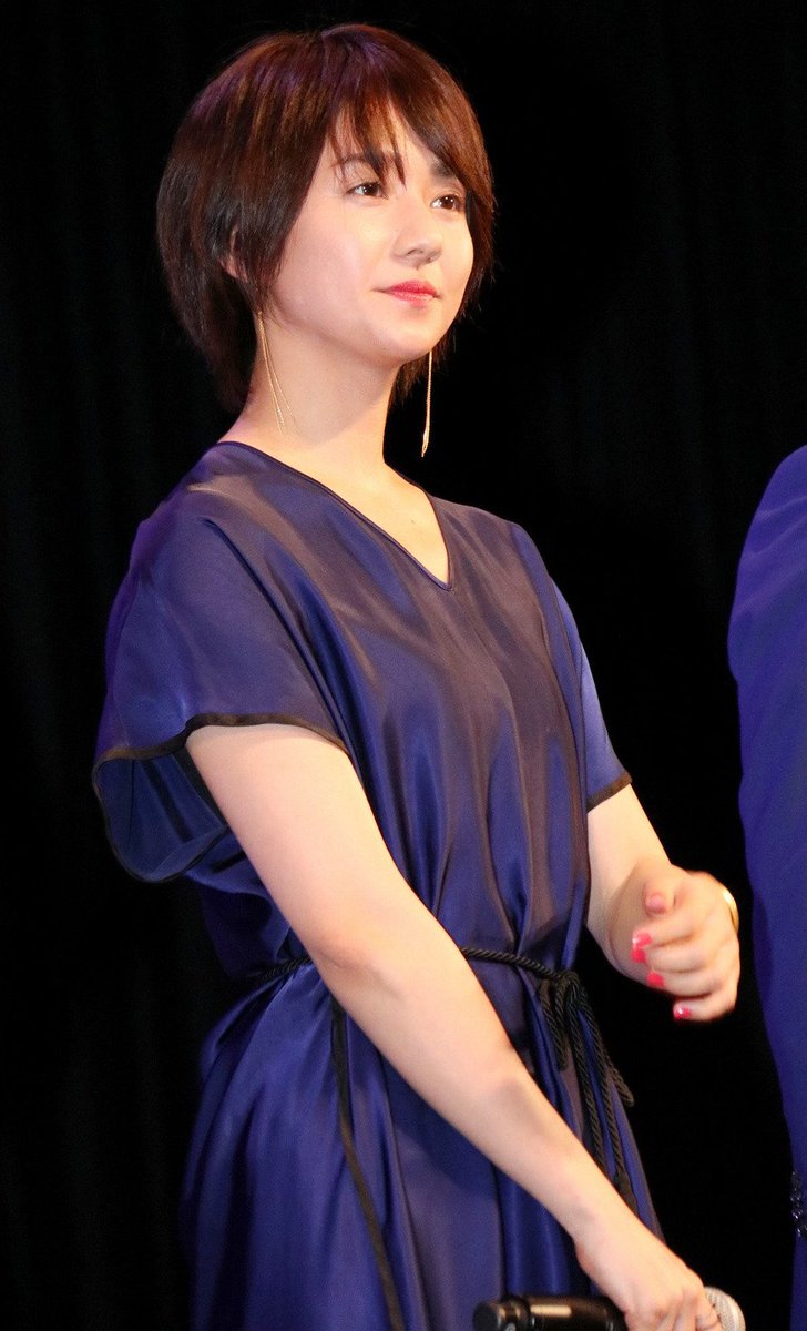 Onm シンプルコーデって元が良くないとダメだよね そこを工夫するのがオシャレでありファッション 木村文乃 シンプルワンピにメーク 小物で味付け 美脚もちら見せ T Co Ncg90dwm8m Inred インレッド 宝島社 木村文乃 Spec 毎日キレイ