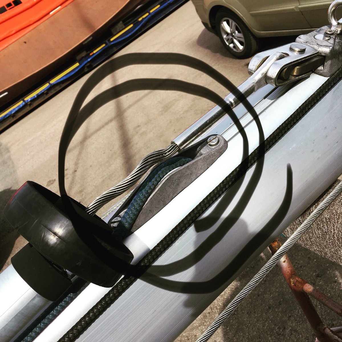 Well and truly cooked forestay. Convenient moment to replace the standing rigging #evolutionrigging #frazaz #jeanneau45ds #forestay #sailing #standingrigging