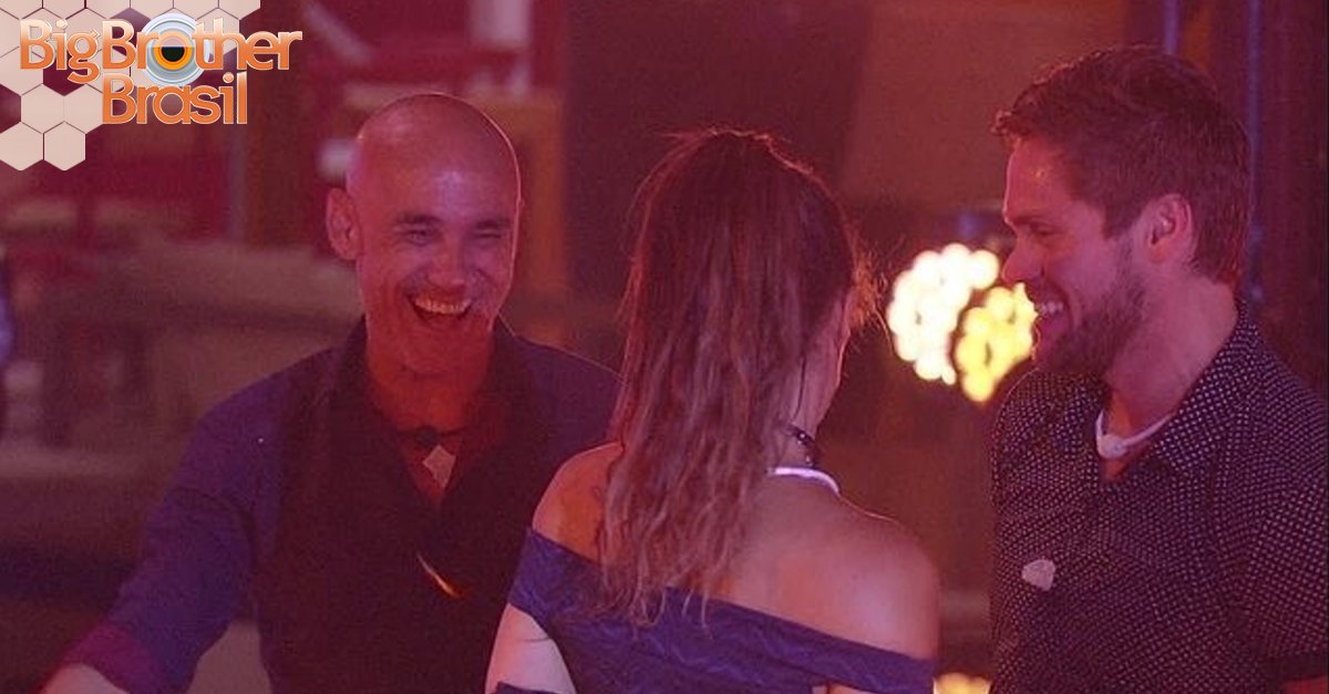 Papito muito shipper! 😍 Na #FestaPompeiaNoBBB, Ayrton interrompe clima entre Paula e Breno e pede: "Eu te amo, fala" ➡️ glo.bo/2GFGQcY #RedeBBB #BBB18