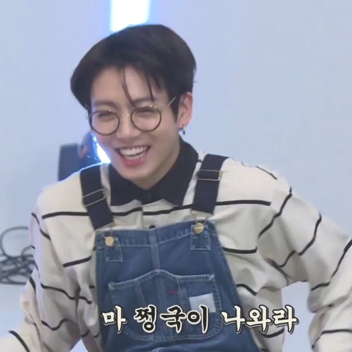 eyecandyJJK's tweet photo. Your smile is like the sun breaking through the clouds.

🌸You are the cause of my euphoria🌸

#PremiosMTVMiaw #MTVBRKPOPBTS @BTS_twt https://t.co/cmBEar7awZ
