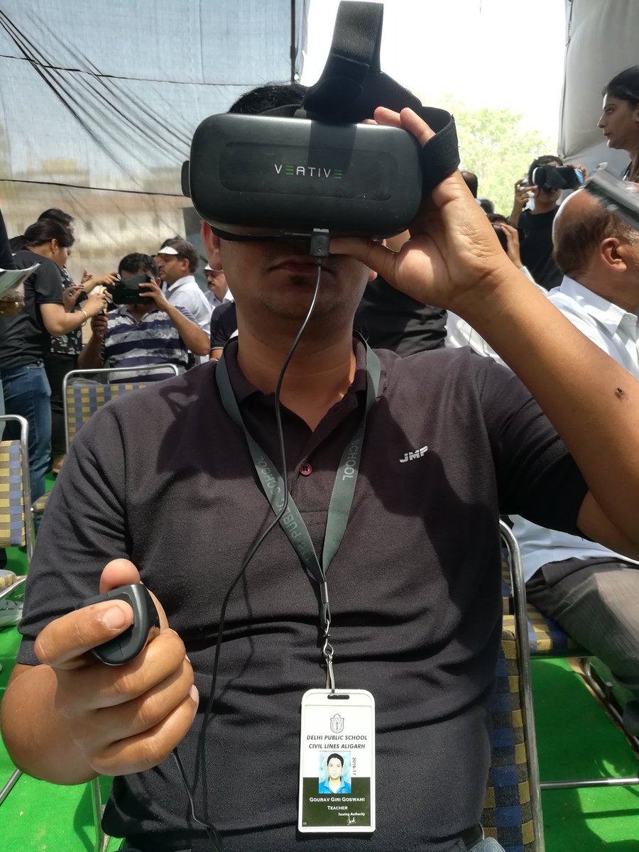 VeativeLabs's tweet photo. We are getting positive response from Teachers at @NISAedu #SaveEducationCampaign at Ramlila maidan, New Delhi.

#veativelabs #veative #SaveEducationCampaign #virtualreality https://t.co/zQTm52aZ5x
