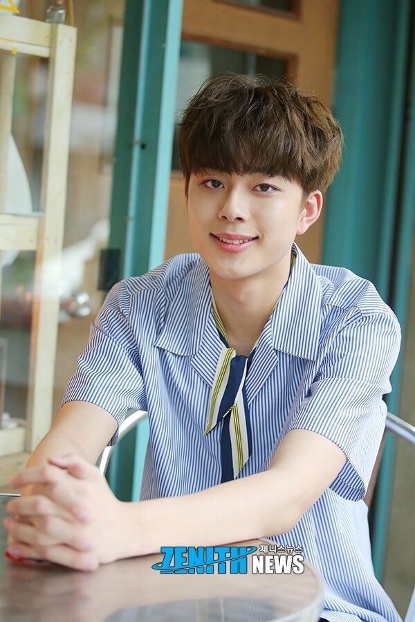 jsmtjyygyjbbjb's tweet photo. ความน้องยิ้มเกร็งมาตั้งแต่เด็ก 5555555555555555555555555555 https://t.co/Dp6GcSonoM