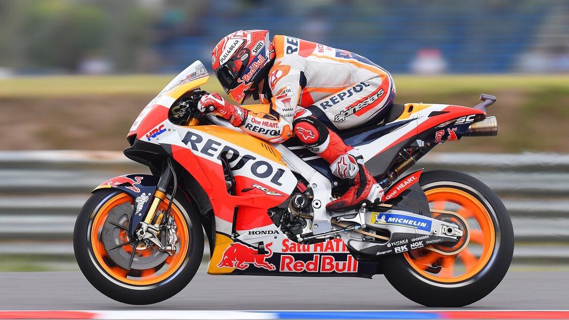 catarina93_73's tweet photo. @MotoGP 🎙🇦🇷
“Blistering Marquez unstoppable at Termas de Rio Hondo”
#PowerOn93 👊💥
@marcmarquez93
📸 #Day1 @Michelin_Sport https://t.co/sL7s6DfCAI