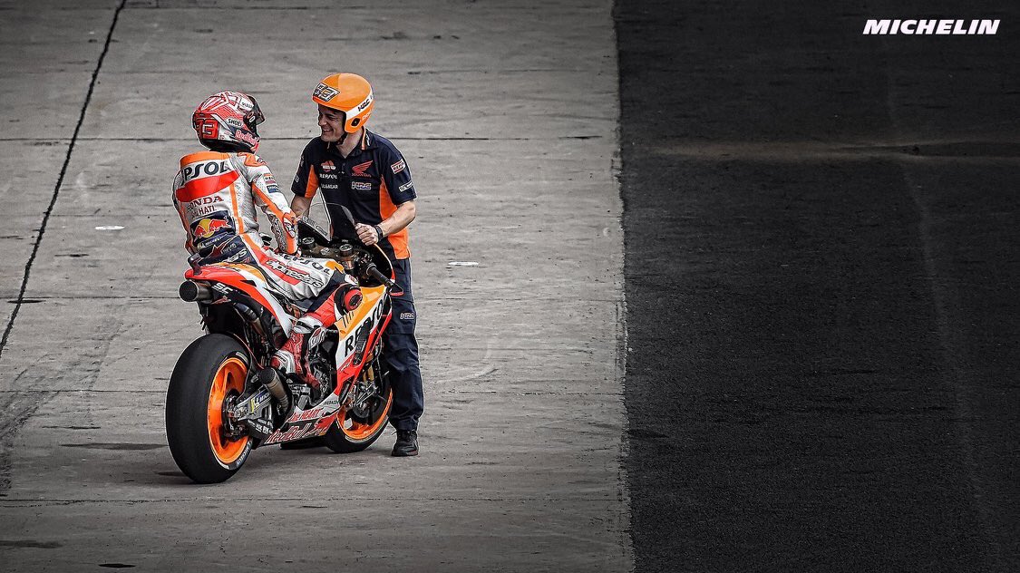 catarina93_73's tweet photo. @MotoGP 🎙🇦🇷
“Blistering Marquez unstoppable at Termas de Rio Hondo”
#PowerOn93 👊💥
@marcmarquez93
📸 #Day1 @Michelin_Sport https://t.co/sL7s6DfCAI