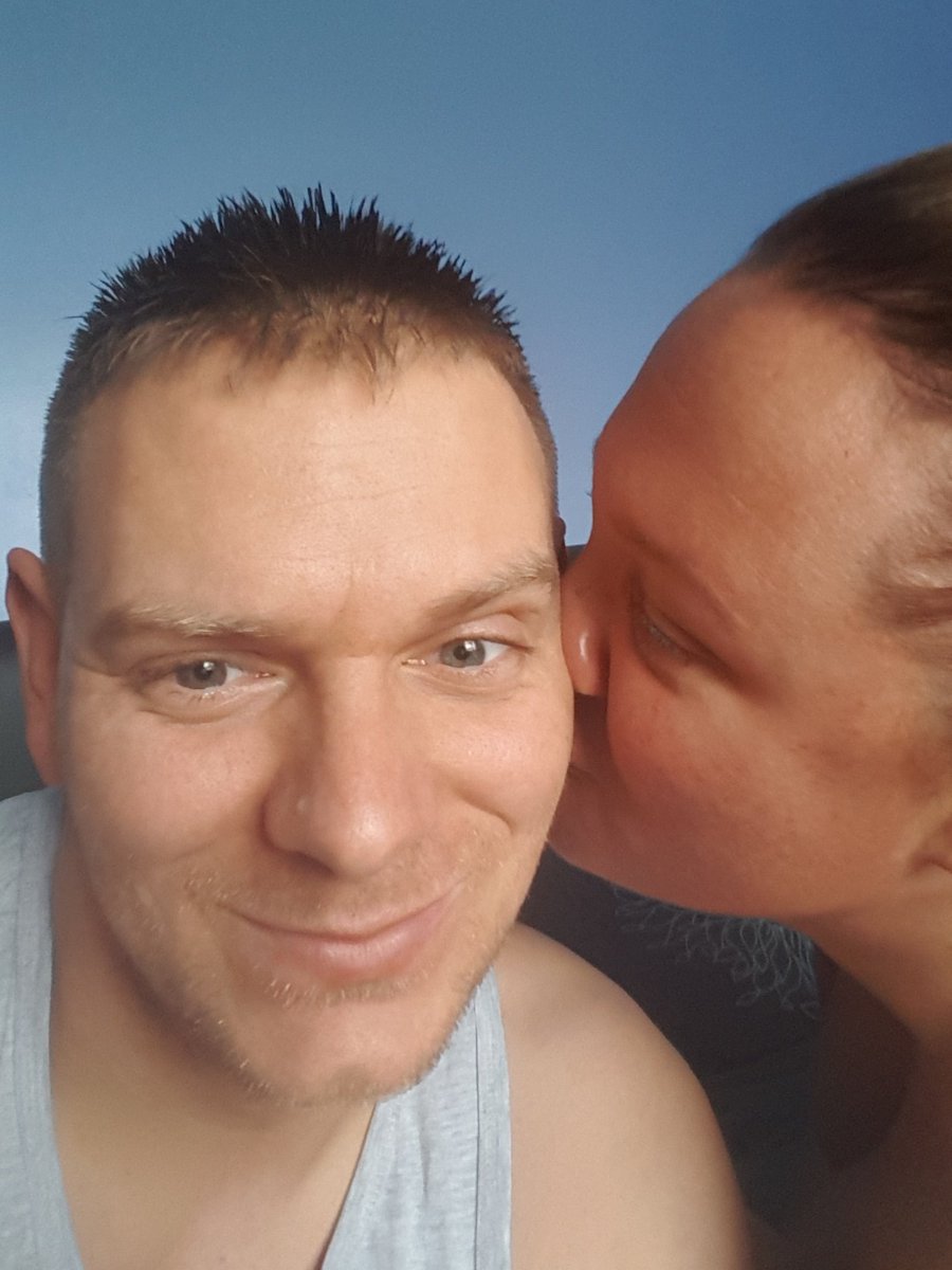GroupExFitness's tweet photo. Post Spay Tan....You gotta try things once. Never done before so experiences are what makes life worth living.
#experimental #spraytan #GLOW #selfie #gym #fitfam #TGIF #weekend #TryingToMakeADifference #tryit2018 #TRY https://t.co/xJGdmfZlYq