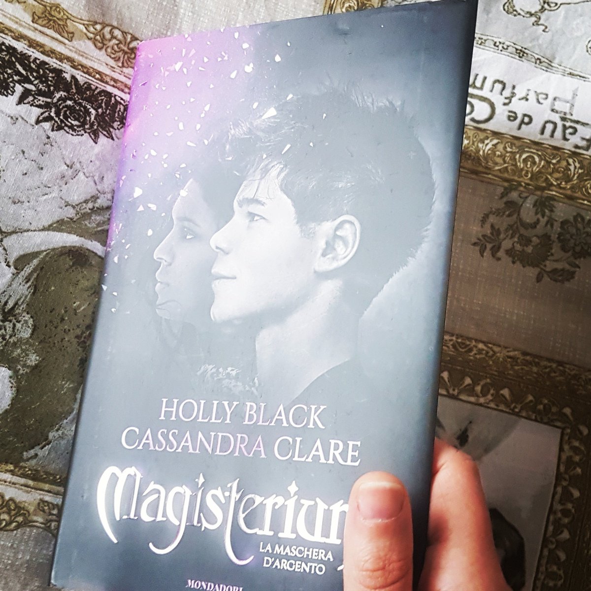NanaChanIO's tweet photo. #magisterium #4 #thesilvermask @cassieclare @hollyblack 📚📖
#bookstagram #book #booksfortrade #Shadowhunters #libri #libro #Fantasy #Reading #reader #Italia https://t.co/0BXL1wOhFv