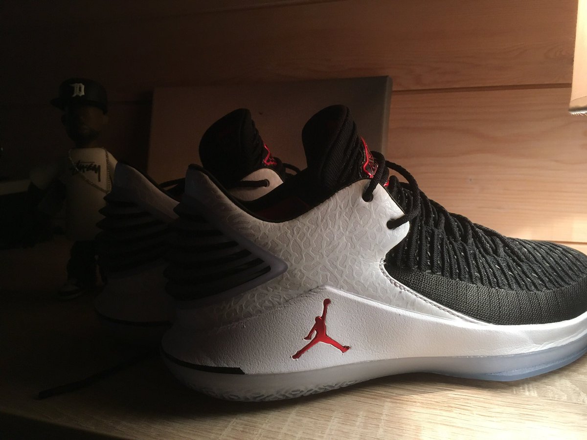 LucaMich23's tweet photo. 20 anni dopo le mie prime @Jumpman23 provo le stesse emozioni ad indossare una scarpa semplicemente perfetta in tutto. #Jordan32 #JORDANbastille https://t.co/RxGcpFu9oS