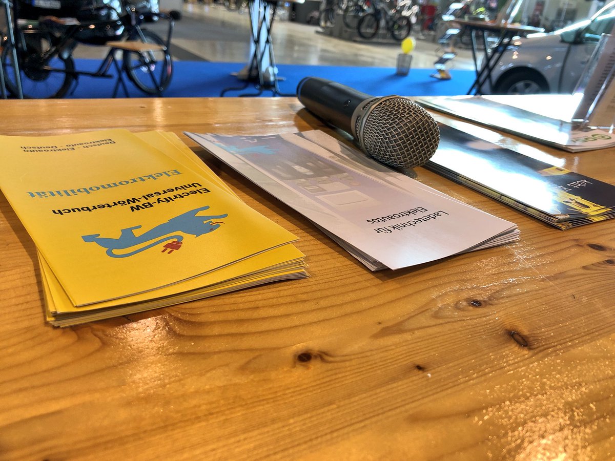 ElectrifyBW's tweet photo. Heute um 15 Uhr zeichnen wir unsere neue Podcastfolge live auf unserem Messestand auf. Die Gelegenheit, unseren zwei #Labertaschen @jcbrunelle und @ZoePionierin mal bei der „Arbeit“ zuzusehen. https://t.co/1SLqhJP6UK