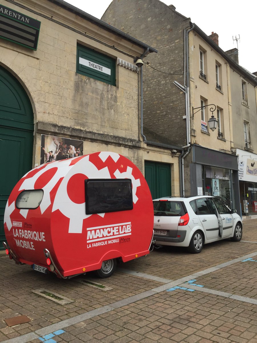 SWCarentan's tweet photo. Le FabLab de @manchenumerique est arrivé au théâtre de @VilleCarentan !! Les équipes vont pouvoir participer ! 😀👍 #MancheLab #prototype #SWCarentan https://t.co/xZ4KWGqhKs