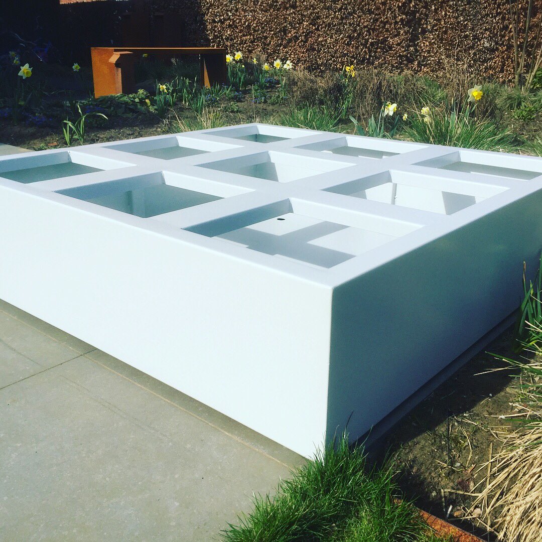 gerobatuin's tweet photo. De volgende weken lanceert Geroba heel wat nieuwe producten. Hier alvast onze kruiden- en groentenbak BELAR in RAL9005 . Beschikbaar in 800x800x300mm en 1200x1200x300mm. In alle RAL-kleuren of in Corten #kruiden #tuinieren #planten #lente https://t.co/VmzSs5obhM