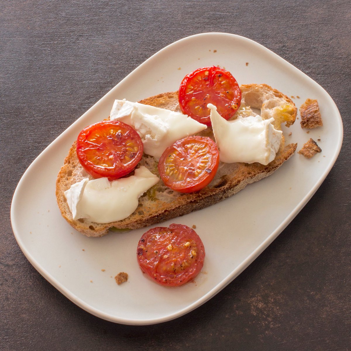 iowtomatoes's tweet image. IOW roasted cherry tomatoes and goats cheese on toast is making it on the menu this weekend 👌🍅 #weekendvibes #simplebuttasty #lovetomatoes