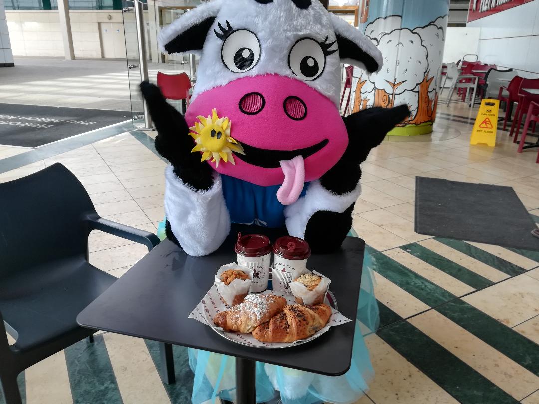We can't wait for #MKMidnightMoo and the breakfast at Pret a Manger after our midnight walk when we all arrive back at intu. We'll need it after 10 miles! We sent Flo to sample their mouthwatering pastries this week. ow.ly/Pdqw30jhcVx