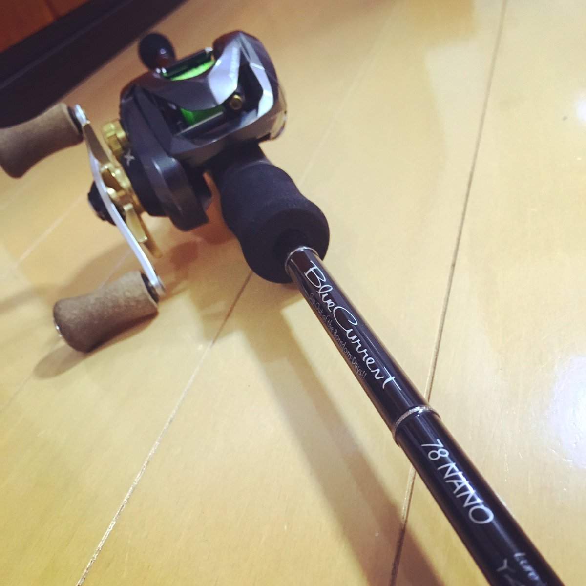 K Suke ブルーカレントのベイトモデル78nano届いた 今持ってるエクスセンス岸壁 コマンダーとabuのエラディケーターとの間を埋めるロッドが欲しかった マイクロ岸ジギ のとき 縦の釣りに反応がないときに横の釣りをvjやpbで攻めたいときにロッド持ち替えず