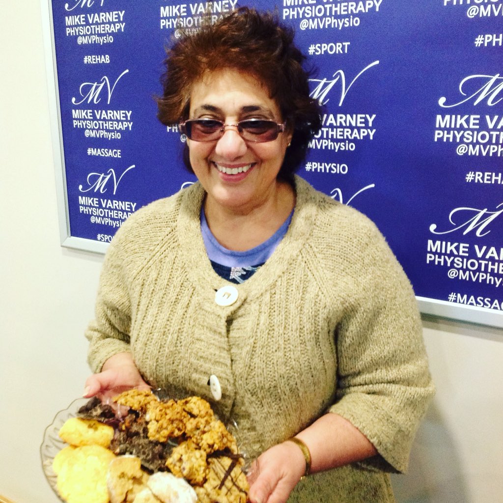 Varneygreenphys's tweet photo. Huge thanks to our lovely patient Kuzna who bought us wonderful Passover goodies! They didn't last long! Happy Passover! #mvphysio #harlow #passover https://t.co/TAp7w3Hnp6