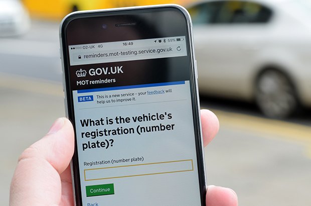DVSAgovuk's tweet photo. Sign up to our free 'Get MOT reminder' service - more than 650,000 people already have: https://t.co/8l7zYkyA9D https://t.co/ApoFakaBoC