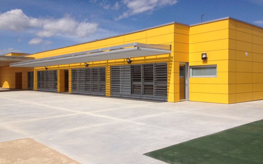 GobAragon's tweet photo. Más de 600 alumnos estrenan el lunes 4 colegios públicos en los que Educación ha invertido 11,5 millones. Son los aularios de Infantil de Valdespartera 3, Arcosur y Parque Venecia, y del nuevo colegio de Sobradiel -https://t.co/kFGFyrIAjn #EducaAragón #PorAragón https://t.co/JLE5U0Rpnq