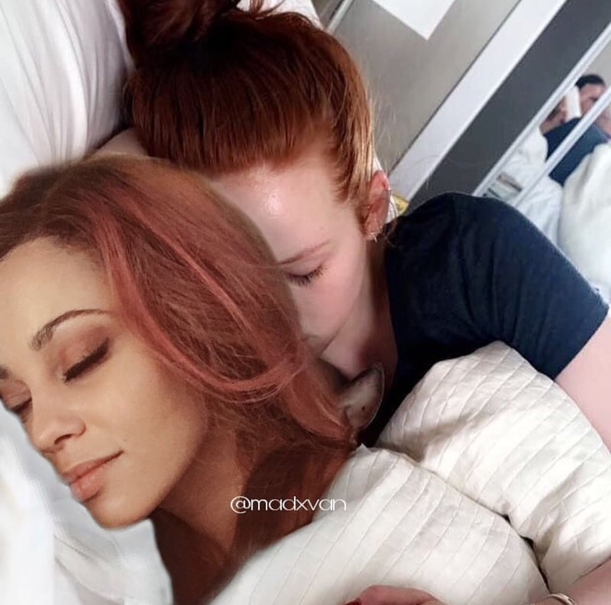 Riverdale_teaa's tweet photo. I think I just had a heart attack😱😭❤❤ Look at them. They're so cute😫💕
-
#choni #riverdale https://t.co/C31rUpX9wE