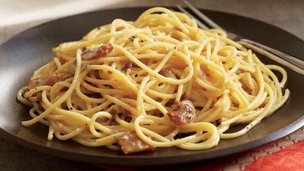 agromarketingit's tweet photo. #CarbonaraDay Per un italiano è un motivo di culto, per gli stranieri una ricetta misteriosa, spesso “maltrattata” con ingredienti che non hanno nulla a che vedere con la sua ricetta originale. Uno dei piatti più famosi del #MadeinItaly all'estero. https://t.co/4snNDjCW3I