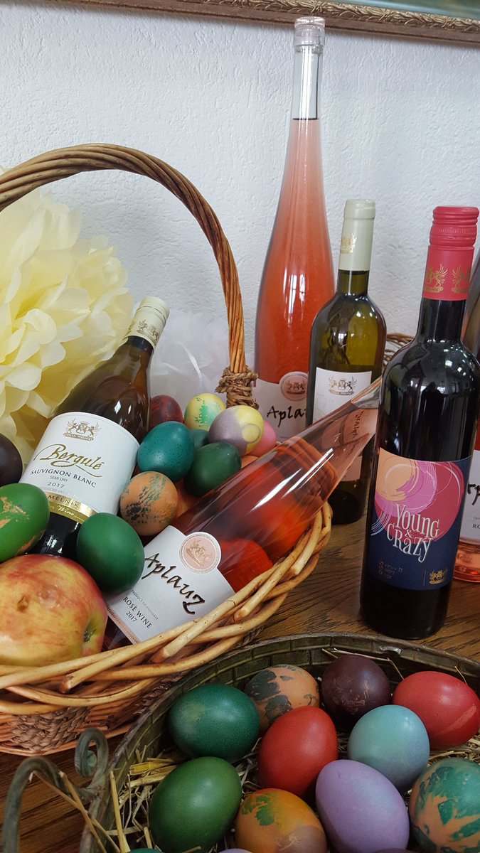 VillaMelnik's tweet photo. #Easter at #VillaMelnik #winery! #winelover #bulgarianwine #melnikwine #bulgaria https://t.co/a3WC4PIAwT