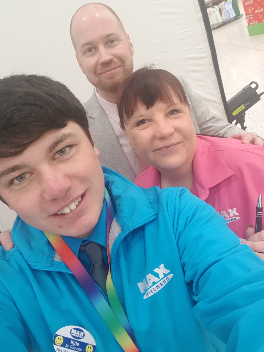 All ready and raring to go for portrait pop up in Asda carcroft! Its going to be a good day! <a href="/JamesTCobbler/">James Timpson</a> <a href="/SueBurden4/">Sue Burden</a> <a href="/KylaKyliss/">Kyla</a> <a href="/cameron7362/">Cameron</a>