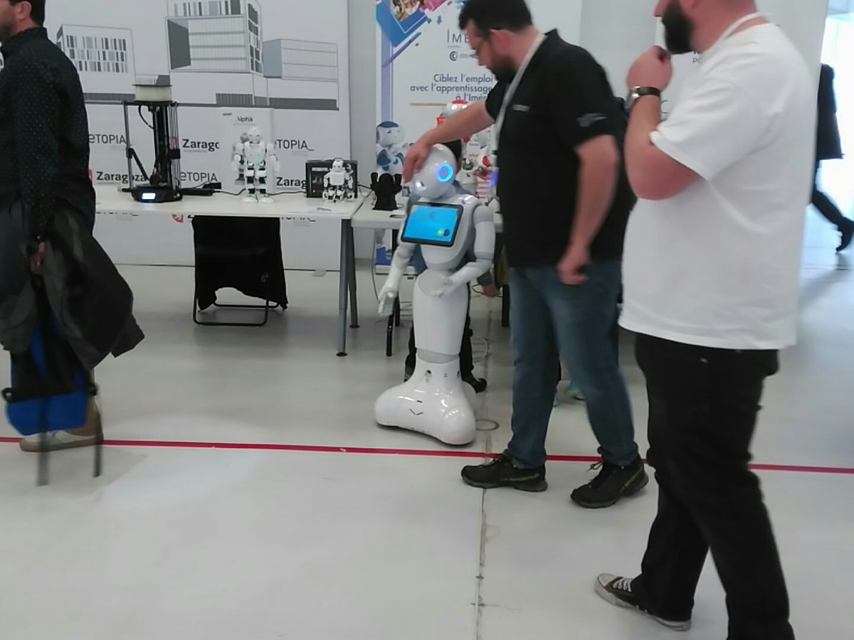 jd_santafe's tweet image. El #arduinodayzgz promete 😁