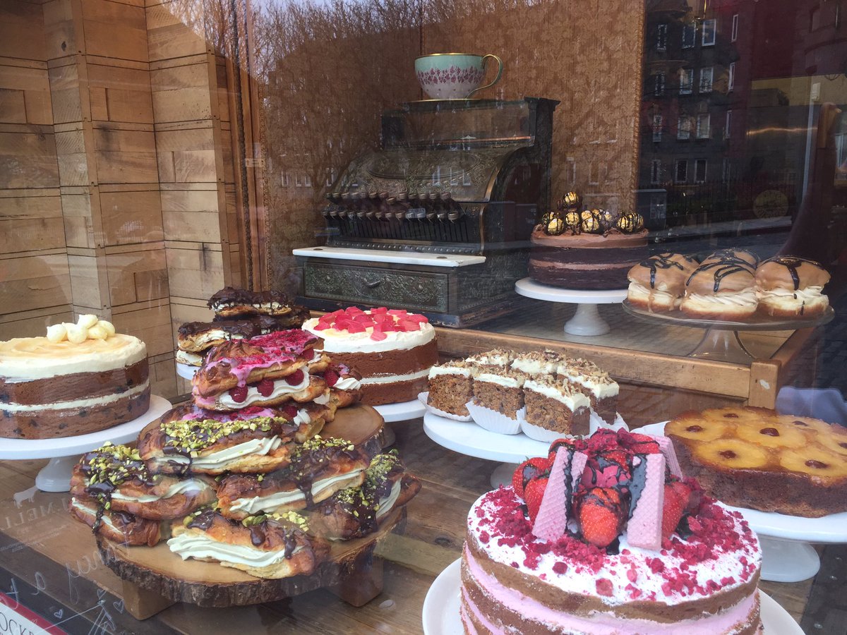 kitstockbridge's tweet photo. Always a braw window https://t.co/fAOMkNNyfT