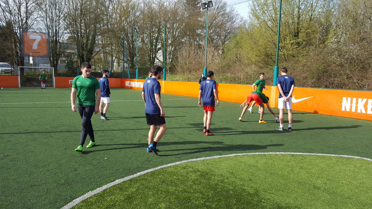 hemet_l's tweet photo. Début des matchs...#HEC contre #BNPParibas 😎 https://t.co/bm9m7AMlvg