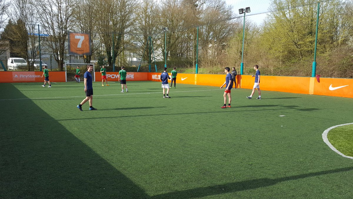 hemet_l's tweet photo. Début des matchs...#HEC contre #BNPParibas 😎 https://t.co/bm9m7AMlvg