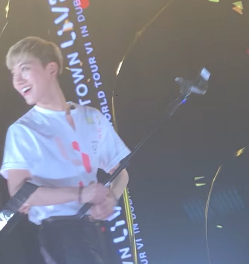 Tennysmiling's tweet photo. The photos I took yesterday of Ten’s beautiful smile ❤️❤️❤️❤️
I’m so happy that I saw him 

 #TEN #텐 #เตนล์ https://t.co/TfVNwnur92