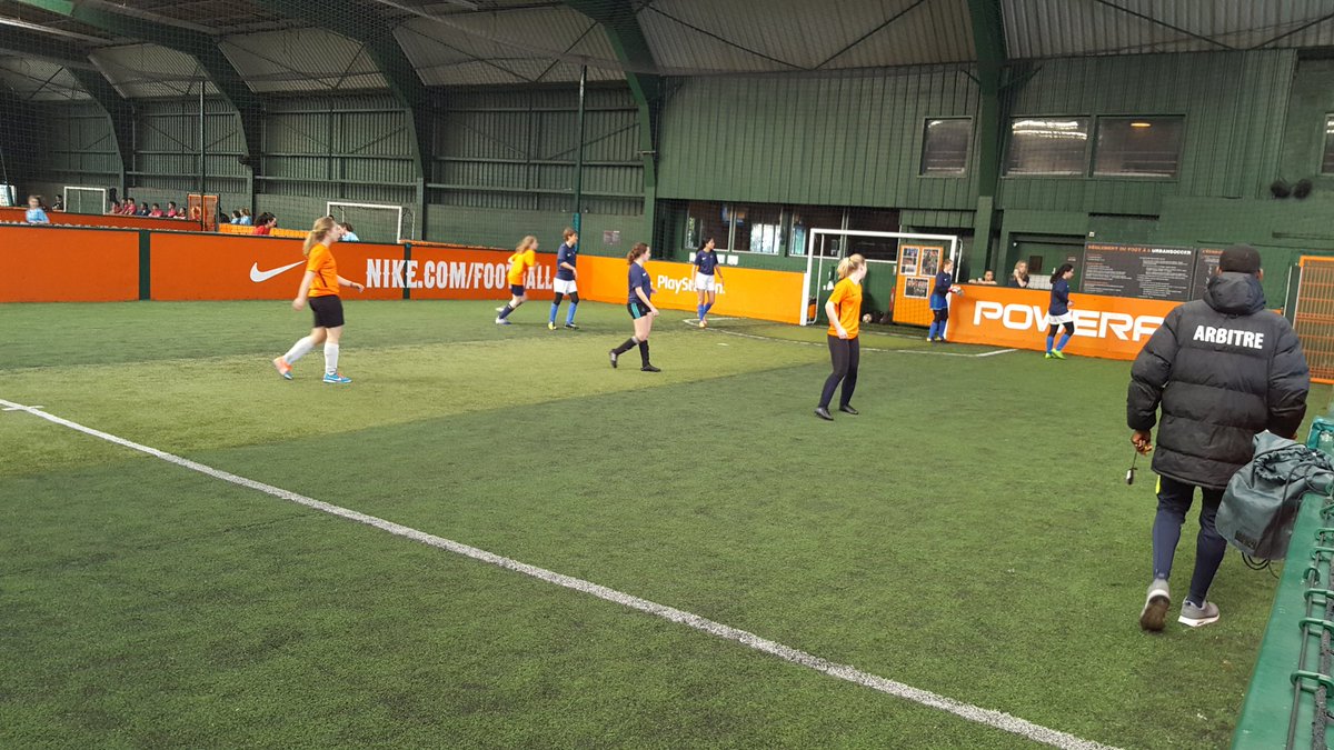 hemet_l's tweet photo. Et les filles.....#HEC  contre #PSL. Combattives💪 https://t.co/wqk9KPojGs