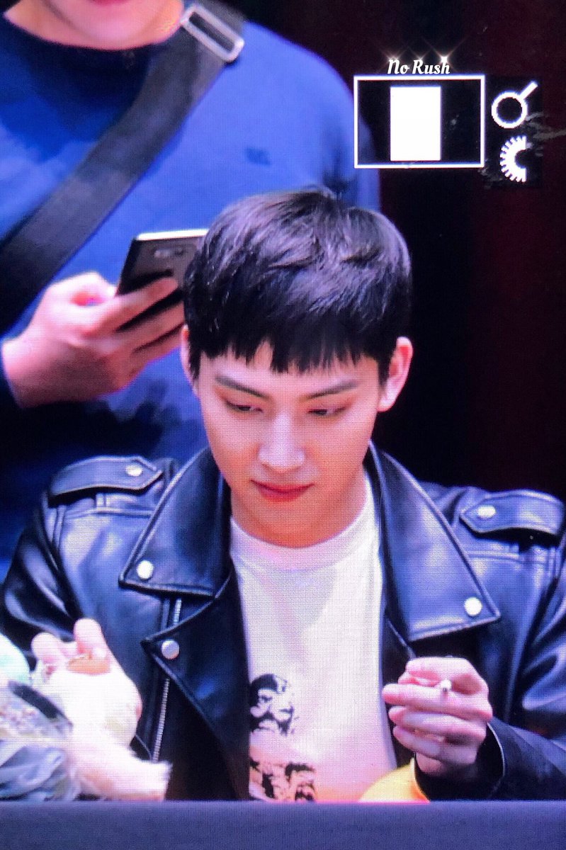 NoRush0106's tweet photo. 180407 명동팬싸

너무 오래간만입니다❣️

#재범 #JB #갓세븐 #GOT7
  #LOOK #Eyesonyou https://t.co/IjFexjmYHM