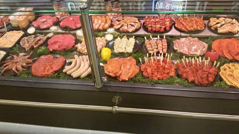 Vandaag met dit heerlijke weer de BBQ aan? Wij hebben van alles op voorraad; van varkenshaas-saté tot grote delen Black Angus. Wij zijn tot 20:00 geopend en morgen van 11 tot 17u! fritsenstefan.nl