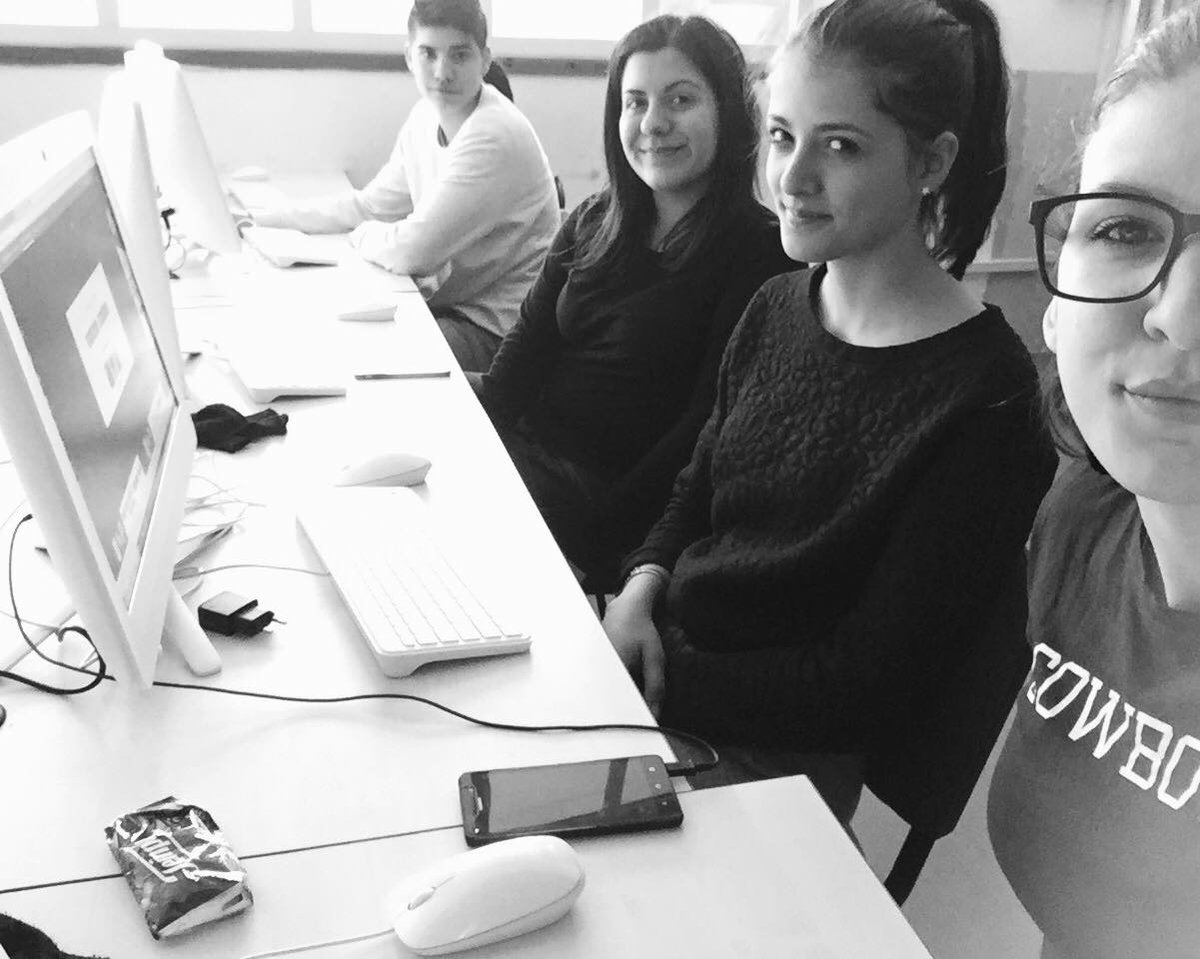 _ghostbusters3a's tweet photo. Team Ghostbusters all'opera 💻📽️

#social #asoc1718 #ascuoladiopencoesione #alternanzascuolalavoro #lezione5 #raccontare #stepbystep #attivi #workininrogress https://t.co/EGHXug3Nn3