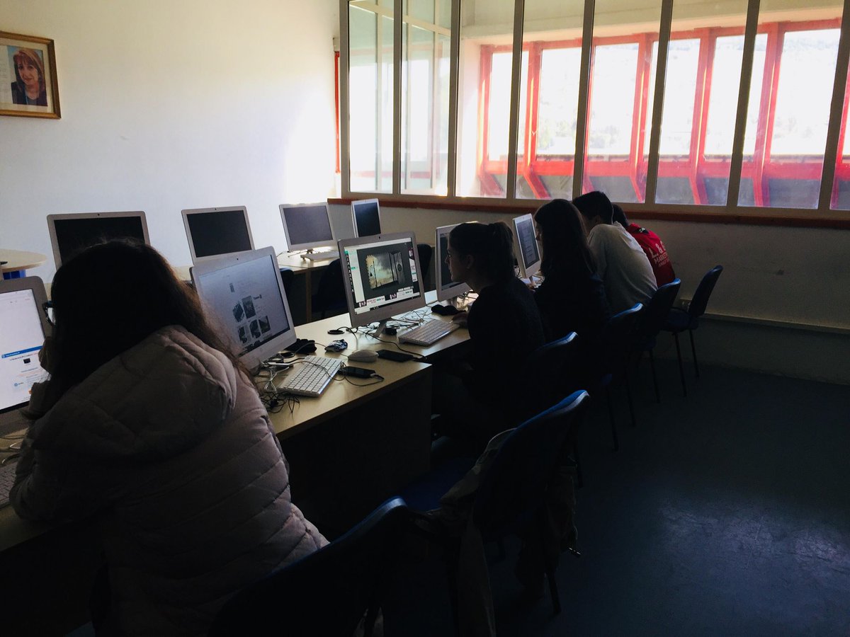 _ghostbusters3a's tweet photo. Team Ghostbusters all'opera 💻📽️

#social #asoc1718 #ascuoladiopencoesione #alternanzascuolalavoro #lezione5 #raccontare #stepbystep #attivi #workininrogress https://t.co/EGHXug3Nn3
