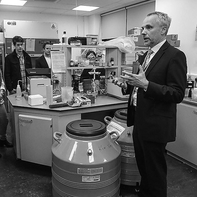 PlymUni's tweet photo. The University supports a number of strategic campaigns that seek to shape a brighter future for people and their communities. Find out more in our first issue of #Invenite here: https://t.co/6TMWRDfMs2 #fundraising #campaign @PlymUniAlum https://t.co/G6Y4vSWmsq