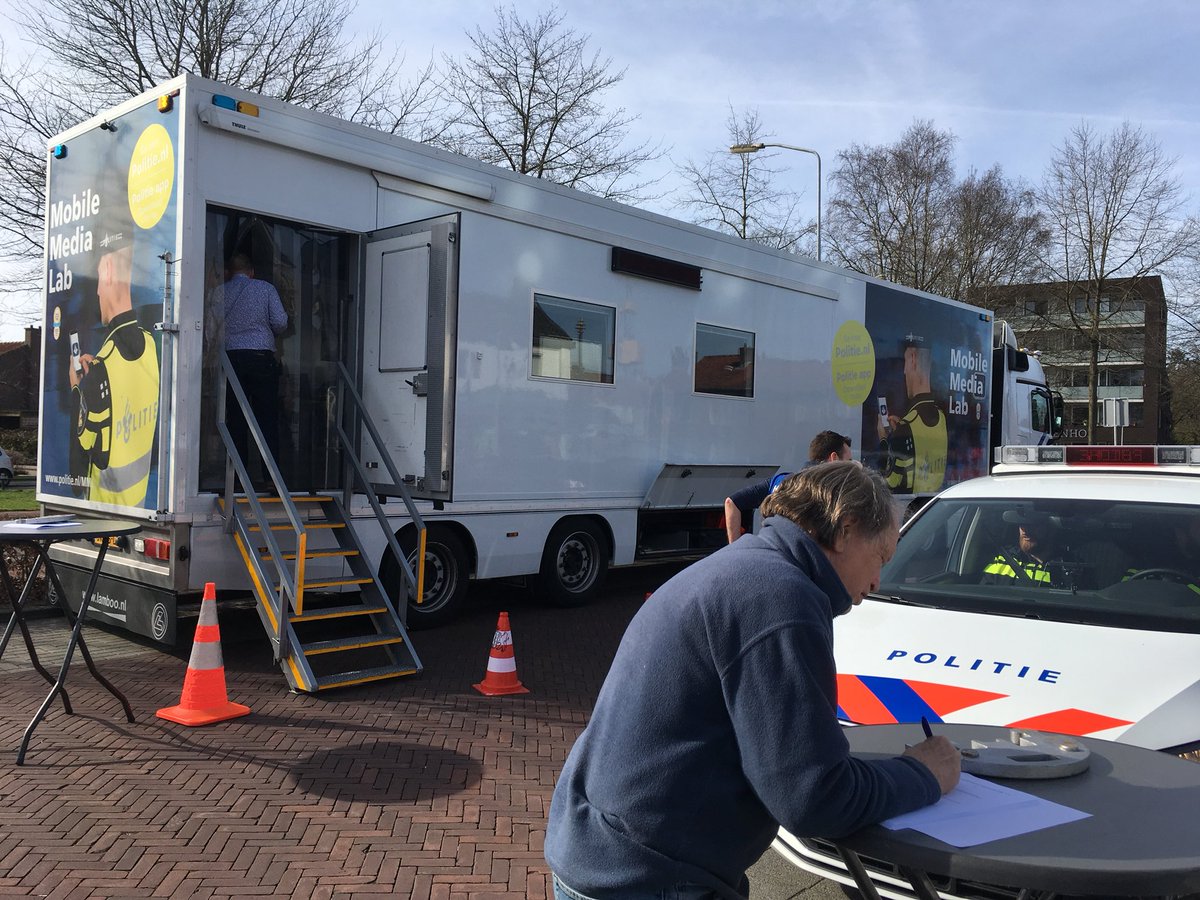boaStadsdennen's tweet photo. Aanwezig bij mobile media lab #Politie #Harderwijk #Handhaving #Tweelingstad @handhavinghwijk @polstadsdennen https://t.co/5LA6J5t0Wl