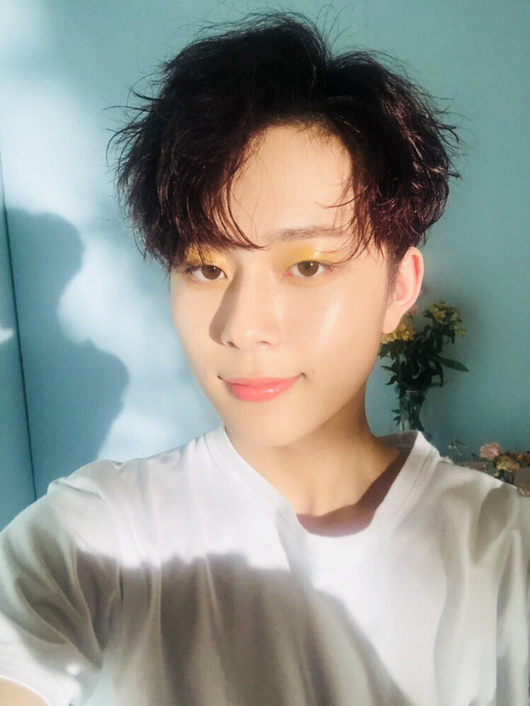 CUBE_YOOSEONHO's tweet photo. [#유선호] 여러분들 이제 정말 얼마 남지 않았어요! 나 지금 설레서 미칠듯.. 빨리 보고싶은 마음뿐이에요💚 https://t.co/wF4y7fv1KR